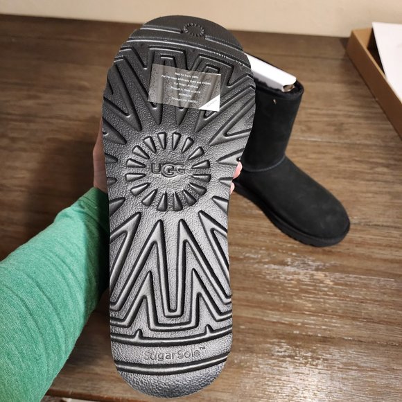 UGG Womens Classic Short II, NWT Black Size 11 - Picture 4 of 12